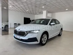 Blanco Usado 2021 Skoda Octavia Ambition Berlina | 13.990 € (Buen precio)