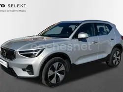 Plateado Usado 2023 Volvo XC40 Core SUV | 33.500 € (Precio justo)