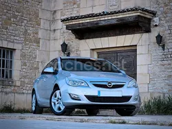 Gris / plata Usado 2011 Opel Astra Cosmo Berlina | 6499 € (Precio justo)