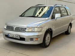 Gris / plata Usado 2004 Mitsubishi Space Wagon Monovolumen | 2490 €