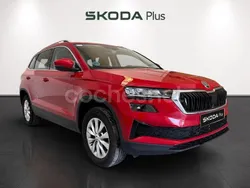 Rojo Usado 2024 Skoda Karoq Selection SUV | 27.590 € (Precio justo)