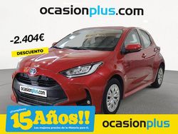 Rojo Usado 2022 Toyota Yaris Hybrid Business Edition Berlina | 17.650 € (Buen precio)