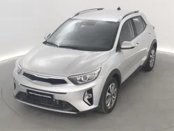 Gris plata Usado 2024 Kia Stonic SUV | 19.310 € (Precio justo)