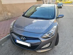 Gris / plata Usado 2013 Hyundai i30 Berlina | 7500 € (Precio justo)
