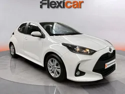 Blanco Usado 2022 Toyota Yaris Hybrid Business Edition Berlina | 17.290 € (Precio justo)