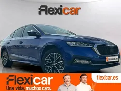 Azul Nuevo 2025 Skoda Octavia SportLine Berlina | 31.990 € (Precio justo)
