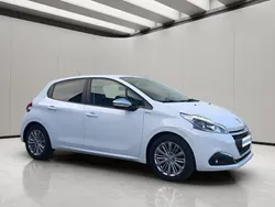 Blanco Usado 2018 Peugeot 208 Style Utilitario | 6350 € (Super precio)