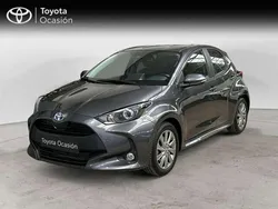 Gris Usado 2024 Toyota Yaris Hybrid Active Berlina | 21.550 € (Precio justo)