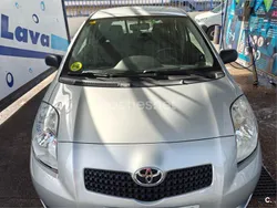 Gris / plata Usado 2006 Toyota Yaris Berlina | 3500 € (Un poco caro)