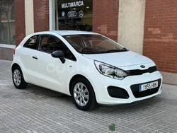 Blanco Usado 2013 Kia Rio Berlina | 7200 € (Precio justo)