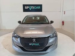 Gris Nuevo 2025 Peugeot e-208 Allure Utilitario | 30.000 € (Precio justo)