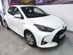 Blanco Usado 2021 Toyota Yaris Hybrid Active Berlina | 18.190 € (Precio justo)
