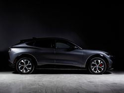 Gris Usado 2021 Ford Mustang Mach-E SUV | 64.900 €