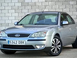 Gris / plata Usado 2004 Ford Mondeo Trend Berlina | 1950 € (Precio justo)
