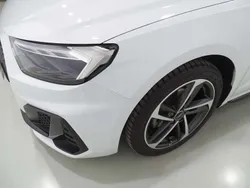 Blanco Usado 2024 Audi A1 Sportback Black Edition Utilitario | 24.200 € (Buen precio)