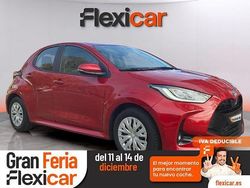 Granate Usado 2023 Toyota Yaris Hybrid Style Berlina | 18.990 € (Buen precio)