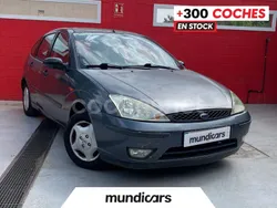 Gris / plata Usado 2004 Ford Focus Trend Berlina | 1990 € (Buen precio)