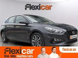 Gris / plata Usado 2021 Hyundai i30 Berlina | 16.790 € (Un poco caro)