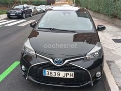 Negro Usado 2016 Toyota Yaris Hybrid Advance Berlina | 12.200 € (Precio justo)