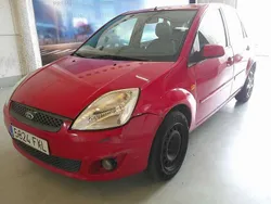 Rojo Usado 2007 Ford Fiesta Futura Utilitario | 1860 € (Buen precio)