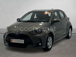 Gris / plata Usado 2022 Toyota Yaris Hybrid Style Berlina | 18.294 € (Buen precio)