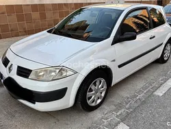 Blanco Usado 2005 Renault Mégane II Dynamique Berlina | 2400 € (Precio justo)