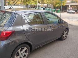 Gris / plata Usado 2016 Toyota Yaris Hybrid Active Berlina | 10.950 € (Buen precio)
