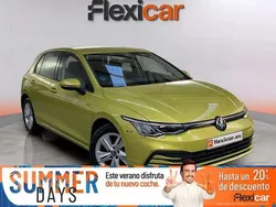 Amarillo Usado 2022 VW Golf VIII Life Berlina | 22.590 € (Precio justo)