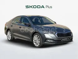 Gris Nuevo 2024 Skoda Octavia Selection Utilitario | 29.500 € (Precio justo)