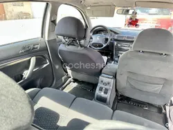 Gris / plata Usado 2002 Skoda Superb Comfort Berlina | 3000 €