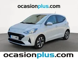 Gris Usado 2024 Hyundai i10 Utilitario | 16.355 € (Precio justo)
