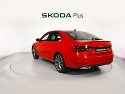 Rojo Usado 2024 Skoda Superb SportLine | 39.000 €