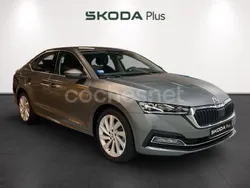 Gris Usado 2024 Skoda Octavia Style Berlina | 29.490 € (Buen precio)