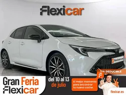 Beige Usado 2023 Toyota Corolla Active Berlina | 28.990 €
