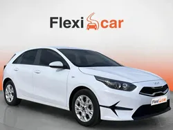 Blanco Usado 2023 Kia Ceed Berlina | 14.990 € (Buen precio)