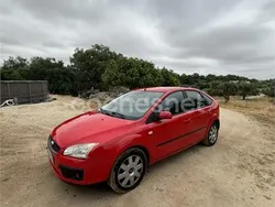 Rojo Usado 2007 Ford Focus Trend Berlina | 2900 € (Buen precio)