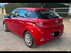 Granate Usado 2016 Hyundai i20 Berlina | 8500 € (Buen precio)
