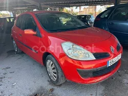 Rojo Usado 2007 Renault Clio II Authentique Berlina | 2490 € (Precio justo)