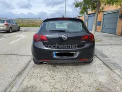 Negro Usado 2010 Opel Astra Cosmo Berlina | 8000 € (Buen precio)