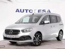 Plateado Usado 2023 Mercedes T180 Monovolumen | 26.900 € (Precio justo)