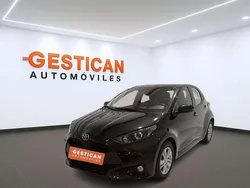 Negro Usado 2022 Toyota Yaris Hybrid Active Utilitario | 15.990 € (Super precio)