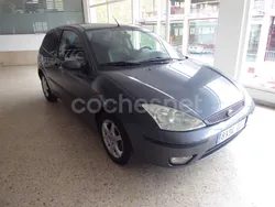 Gris / plata Usado 2003 Ford Focus Trend Berlina | 1590 € (Precio justo)