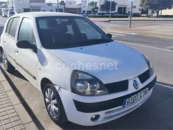 Blanco Usado 2004 Renault Clio II Privilege Berlina | 2200 € (Precio justo)