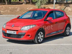 Rojo Usado 2010 Renault Mégane III Authentique Berlina | 4000 € (Precio justo)