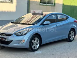 Gris / plata Usado 2013 Hyundai Elantra Berlina | 9999 €