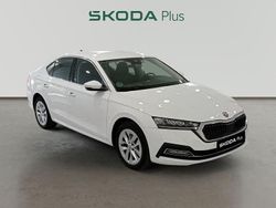 Blanco Usado 2025 Skoda Octavia Selection Berlina | 29.990 € (Buen precio)
