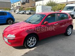 Rojo Usado 2004 Alfa Romeo 147 Distinctive Utilitario | 1990 € (Precio justo)