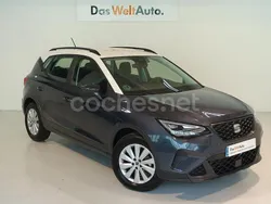 Gris / plata Usado 2024 Seat Arona Style SUV | 18.500 € (Precio justo)
