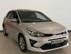 Gris Usado 2023 Kia Rio | 18.000 € (Precio justo)
