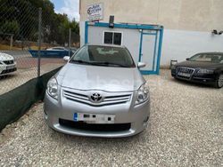 Gris / plata Usado 2014 Toyota Auris Active Berlina | 6500 € (Buen precio)
